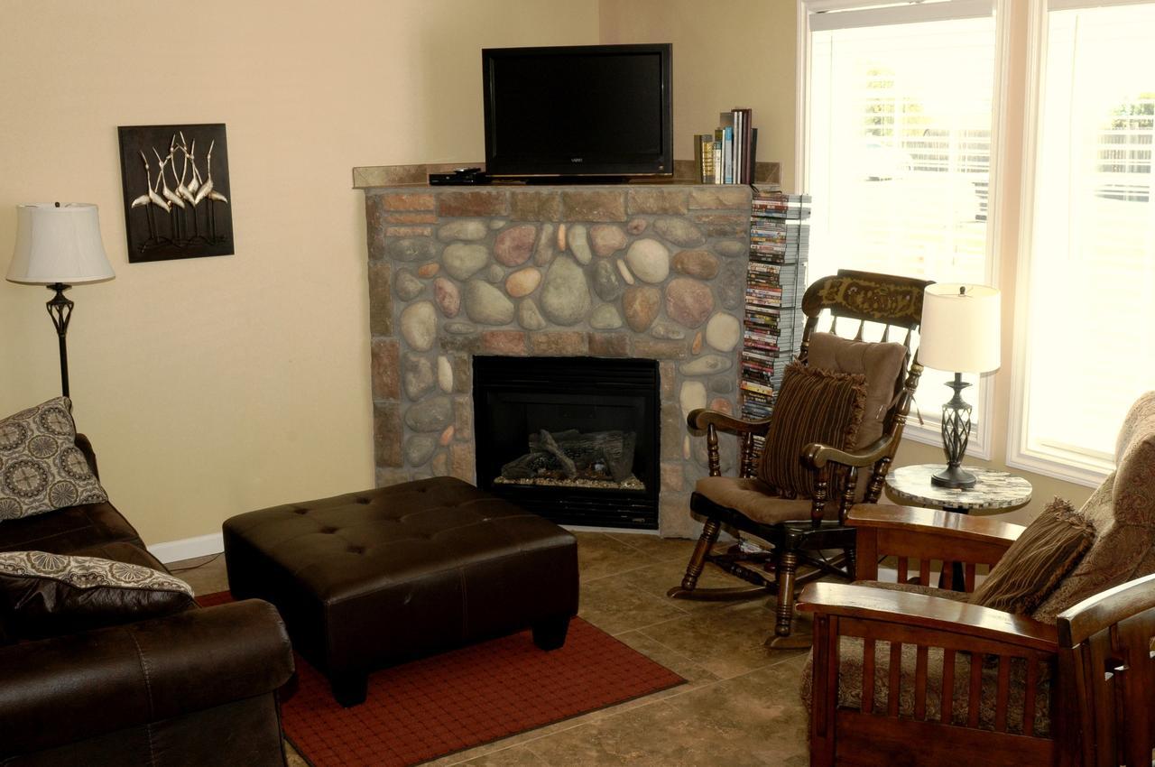 Collins Inn & Seaside Cottages (Adults Only) Ocean Shores Dış mekan fotoğraf