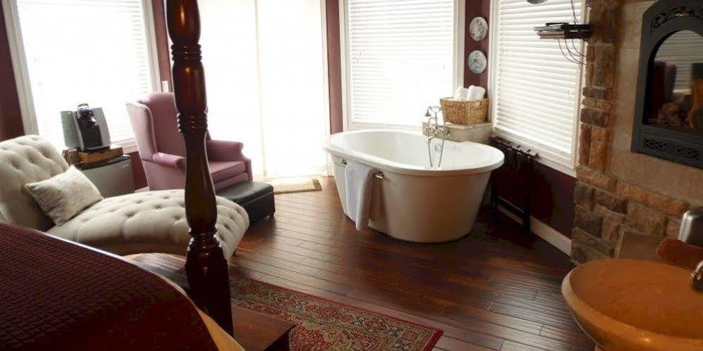 Collins Inn & Seaside Cottages (Adults Only) Ocean Shores Dış mekan fotoğraf