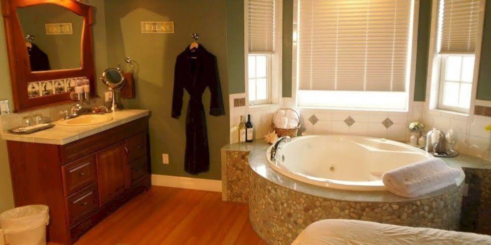 Collins Inn & Seaside Cottages (Adults Only) Ocean Shores Dış mekan fotoğraf