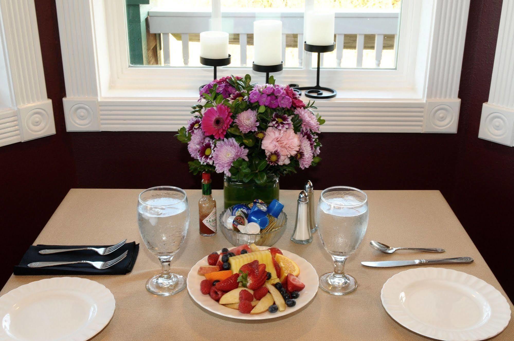 Collins Inn & Seaside Cottages (Adults Only) Ocean Shores Dış mekan fotoğraf