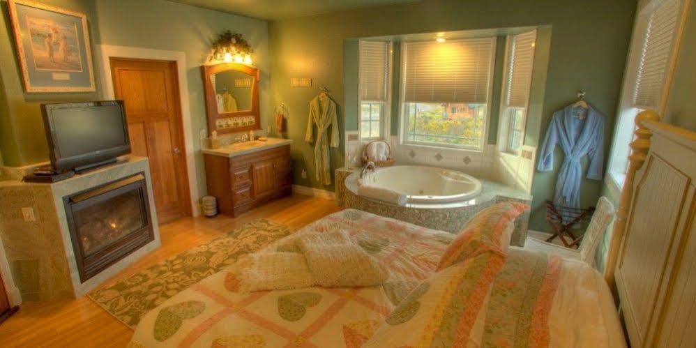 Collins Inn & Seaside Cottages (Adults Only) Ocean Shores Dış mekan fotoğraf